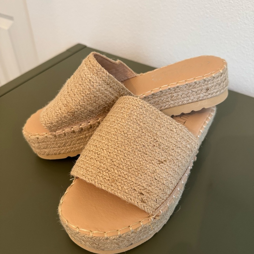 Coconuts by Matisse Tan Woven Platform Sandals